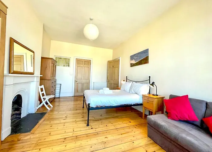דירה Incredible St Andrew's Sq - 2 Bed In The Sky אדינבורו