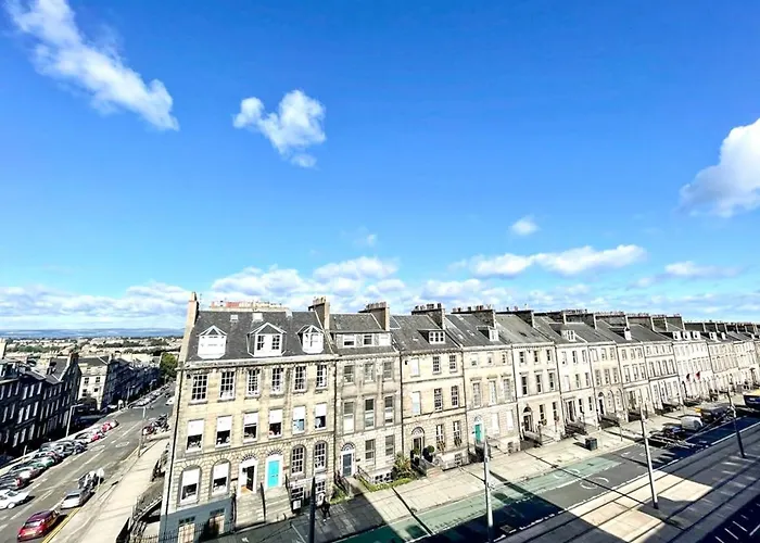 Incredible St Andrew's Sq - 2 Bed In The Sky דירה