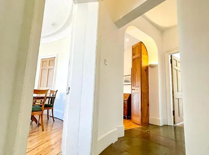 דירה Incredible St Andrew's Sq - 2 Bed In The Sky