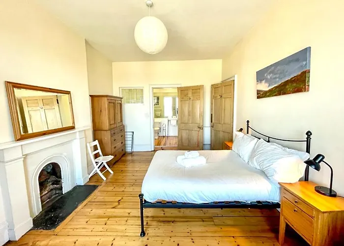 Incredible St Andrew's Sq - 2 Bed In The Sky דירה