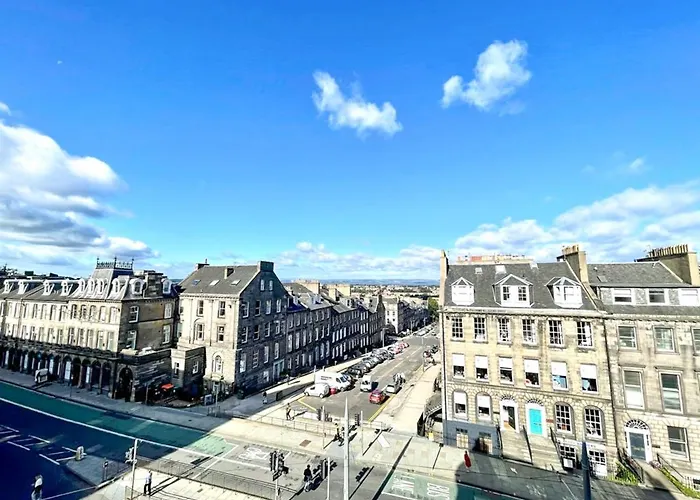 דירה Incredible St Andrew's Sq - 2 Bed In The Sky אדינבורו