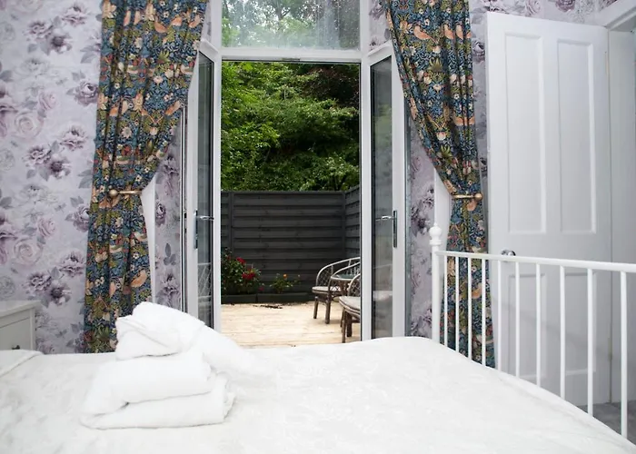 Centre Escape With Private Garden شقة *