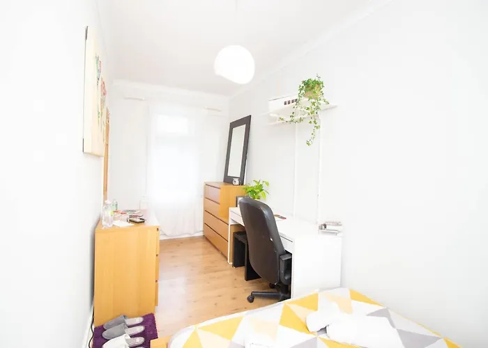 Homestay Lele's Flat - 15 Minutes To Airport & Centre *