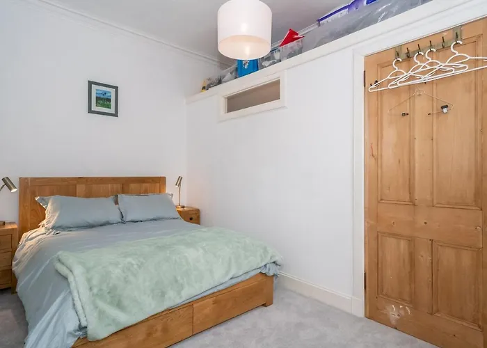 شقة Pass The Keys Renovated 2bed Flat In Quiet Area Near The Meadows