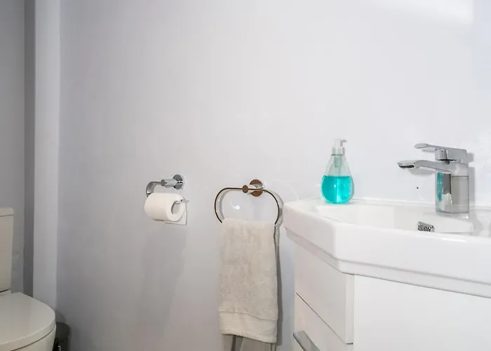 Pass The Keys Renovated 2bed Flat In Quiet Area Near The Meadows إدنبرة