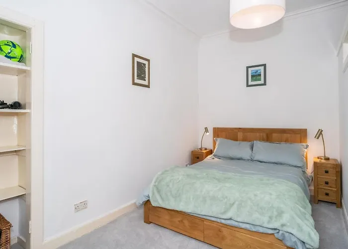 Pass The Keys Renovated 2bed Flat In Quiet Area Near The Meadows *