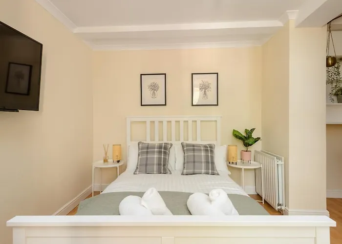 Dean Village Hideaway By Calton Living