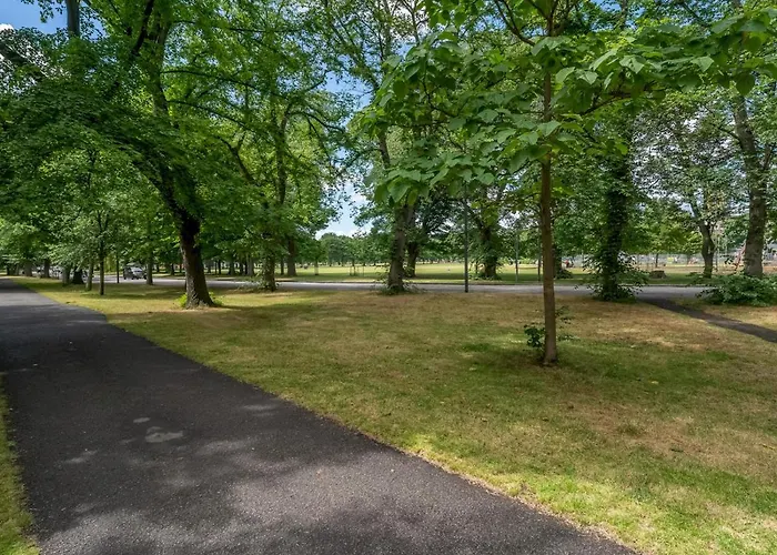 Pass The Keys Renovated 2bed Flat In Quiet Area Near The Meadows شقة إدنبرة