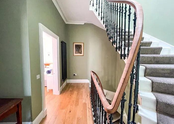 Remarkable 5br Townhouse With Garden, Sleeps 12 Apartment *