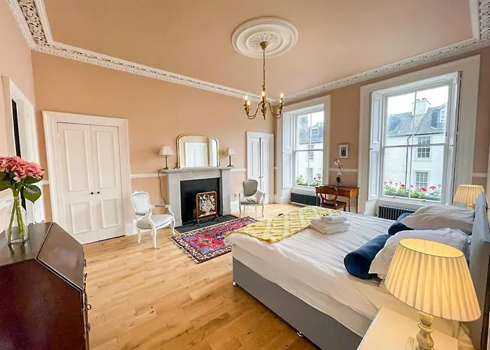 شقة Remarkable 5br Townhouse With Garden, Sleeps 12 إدنبرة