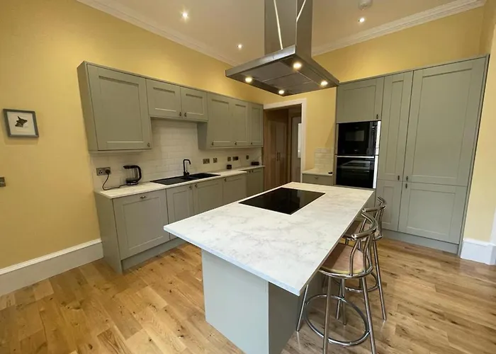 Remarkable 5br Townhouse With Garden, Sleeps 12 * إدنبرة