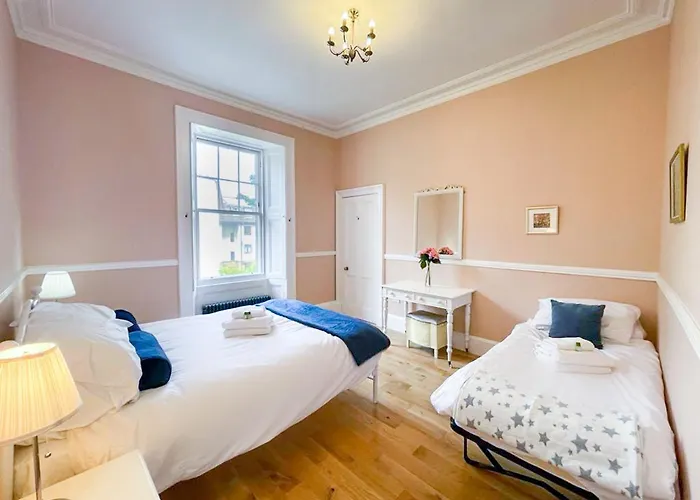 Remarkable 5br Townhouse With Garden, Sleeps 12 *