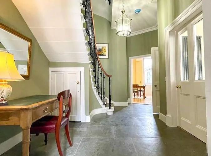 Remarkable 5br Townhouse With Garden, Sleeps 12 *