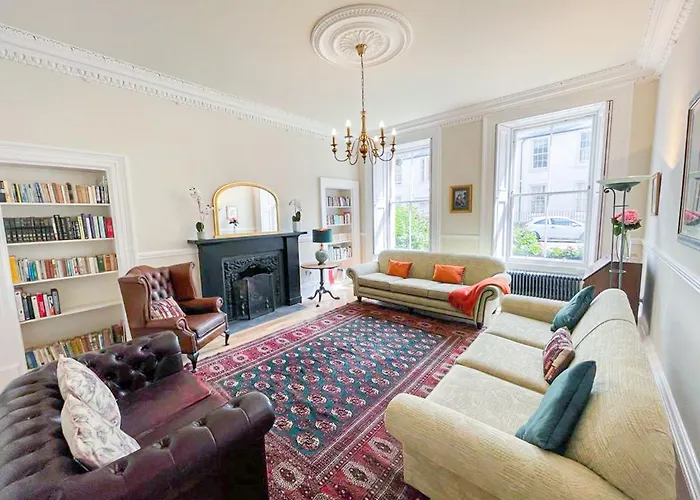Apartment Remarkable 5br Townhouse With Garden, Sleeps 12 Edinburgh