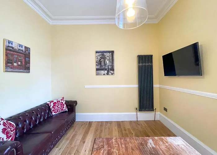 Remarkable 5br Townhouse With Garden, Sleeps 12 إدنبرة