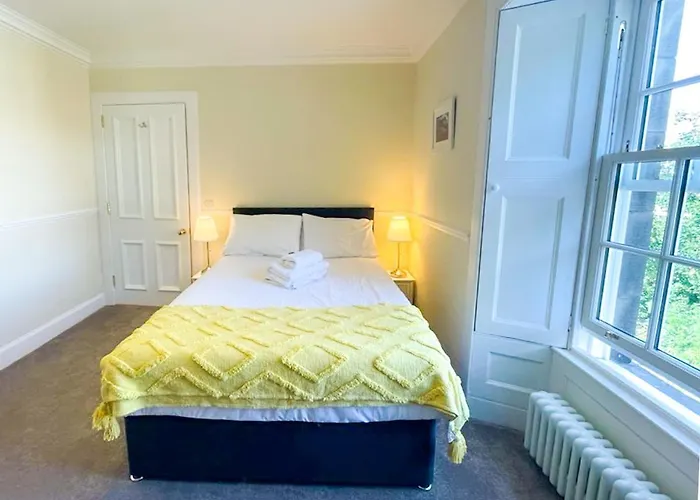 Remarkable 5br Townhouse With Garden, Sleeps 12 شقة إدنبرة