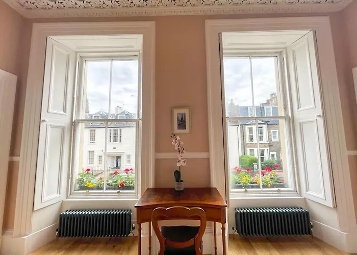 Remarkable 5br Townhouse With Garden, Sleeps 12 * Edinburgh