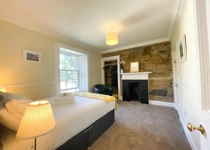 شقة Remarkable 5br Townhouse With Garden, Sleeps 12 *