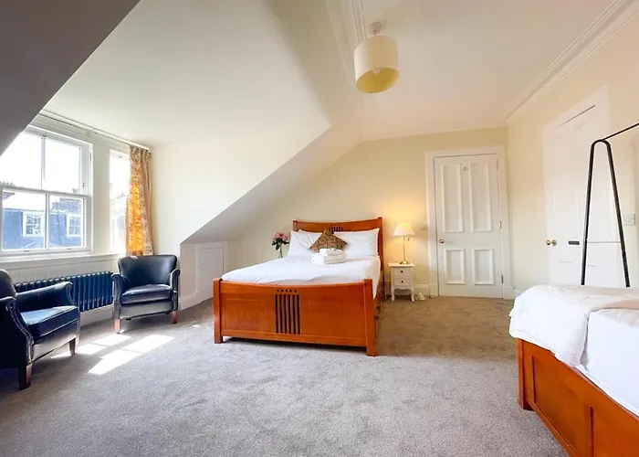 Remarkable 5br Townhouse With Garden, Sleeps 12 *