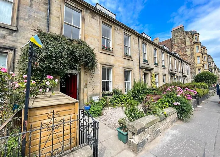 Remarkable 5br Townhouse With Garden, Sleeps 12 Apartment