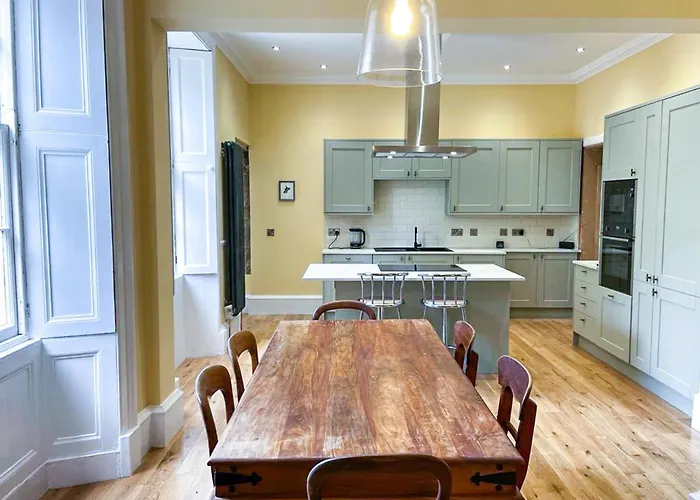 شقة Remarkable 5br Townhouse With Garden, Sleeps 12 إدنبرة