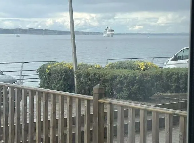 Stunning Waterfront Western Harbour *