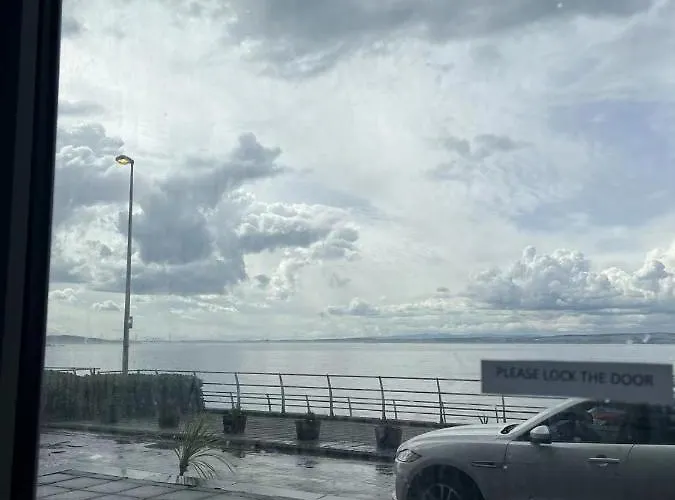 Stunning Waterfront Western Harbour * אדינבורו