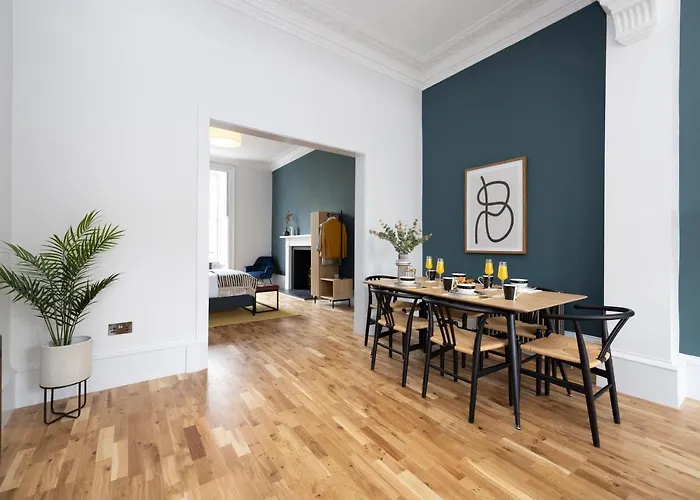 Dragon Luxury Serviced At Alva Street