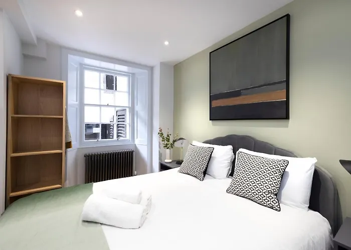 Dragon Luxury Serviced At Alva Street