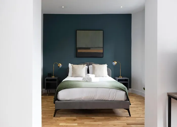 Dragon Luxury Serviced At Alva Street Apartment