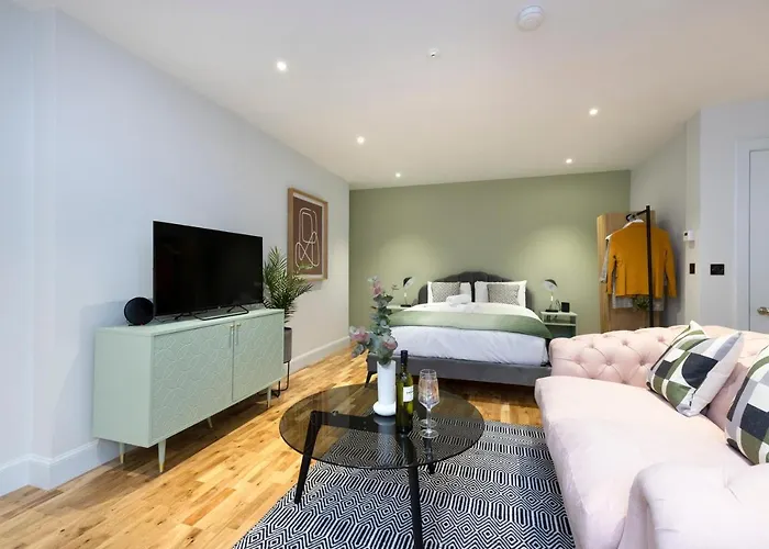 Dragon Luxury Serviced At Alva Street