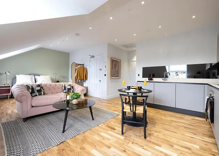 Dragon Luxury Serviced At Alva Street