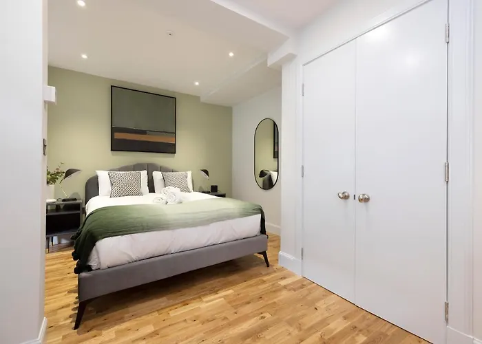 Dragon Luxury Serviced At Alva Street דירה