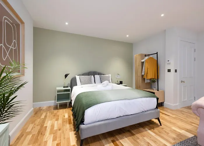 Dragon Luxury Serviced At Alva Street * Edinburgh