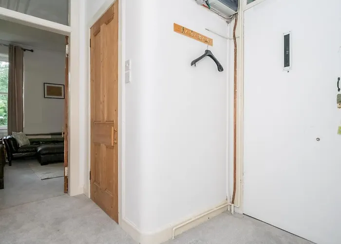 شقة Pass The Keys Renovated 2bed Flat In Quiet Area Near The Meadows