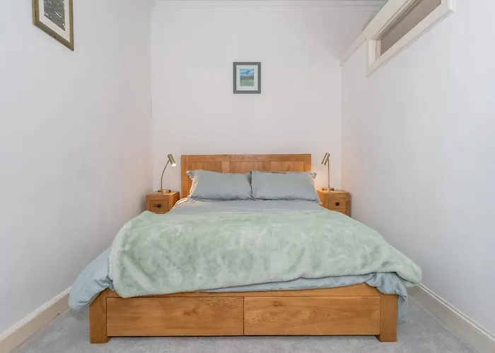 شقة Pass The Keys Renovated 2bed Flat In Quiet Area Near The Meadows *