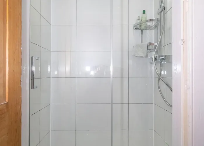 Pass The Keys Renovated 2bed Flat In Quiet Area Near The Meadows