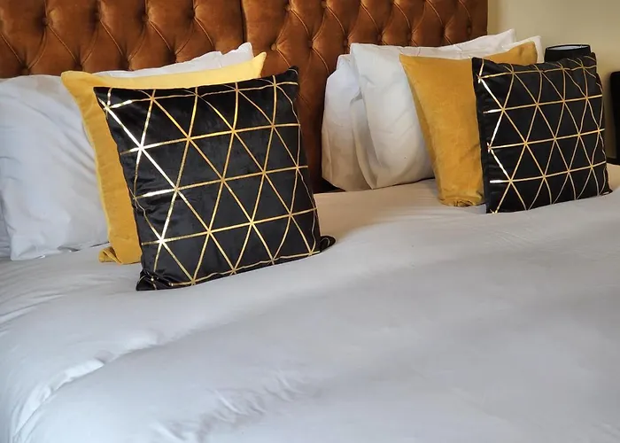 4 Bedrooms By Sensational Short Lets & Serviced *