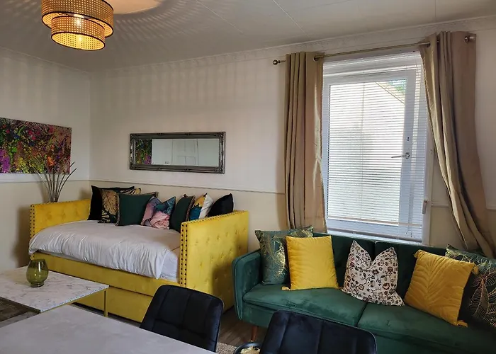 4 Bedrooms By Sensational Short Lets & Serviced * Edinburgh