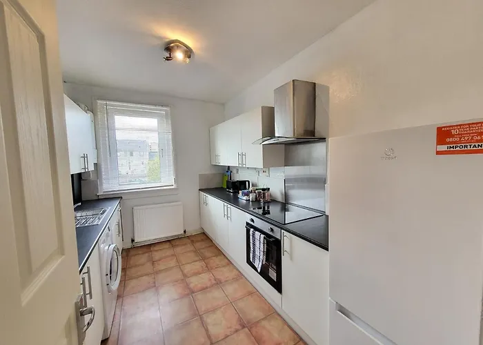 4 Bedrooms By Sensational Short Lets & Serviced *