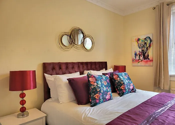 Apartment 4 Bedrooms By Sensational Short Lets & Serviced *