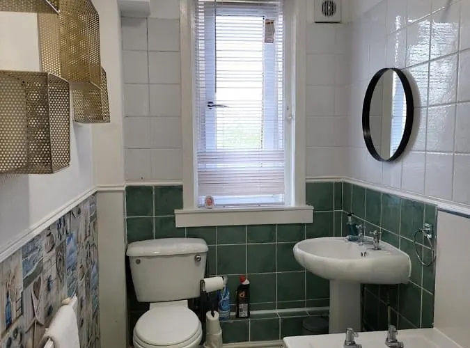 4 Bedrooms By Sensational Short Lets & Serviced Apartment Edinburgh