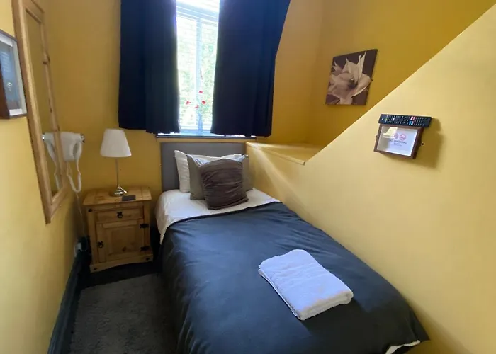 The 3* Edinburg