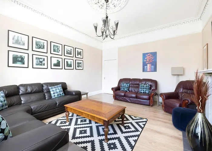 Joivy Family Flat Near Leith شقة