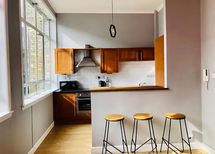 With Views - Sleeps 3 דירה *