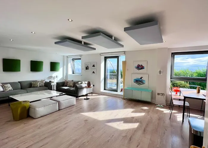 Apartment Beautiful Modern Sea-side In The *