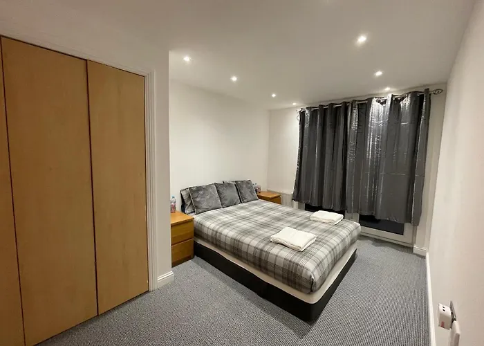 The Shore Tower Place * Edinburg