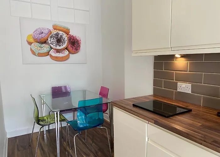Lovely Main Door 2 Bed * Edinburgh