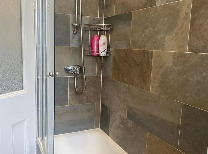 Lovely Main Door 2 Bed Edinburgh