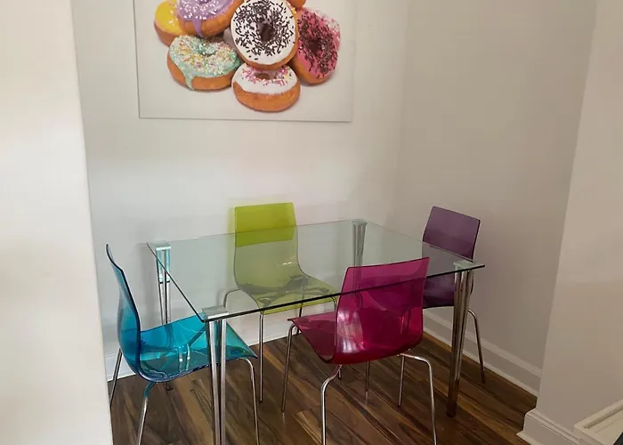Апартаменты Lovely Main Door 2 Bed *